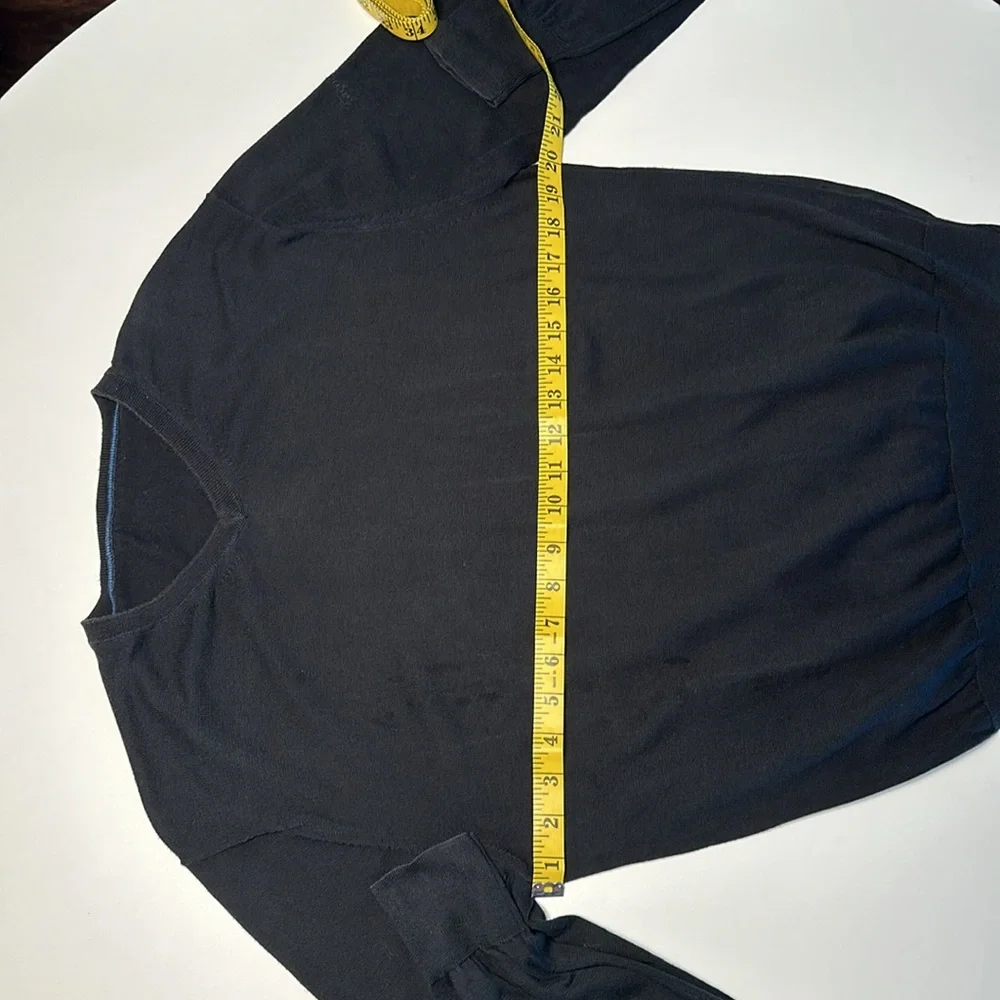 Facconable V-Neck black sweater. - Picture 3 of 4